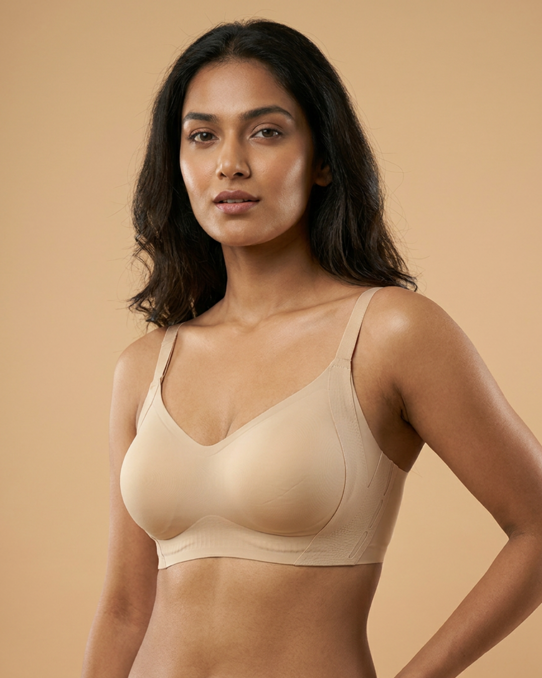 Woman wearing Longwear Bra in beige SHAPE